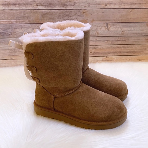 UGG Short Continuity Bow Boots In Chestnut - Picture 2 of 7